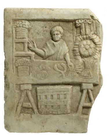 Bassorilievo in marmo con erbivendola - prima metà III sec. d.C. (antiquarium ostiense, inv. 198)