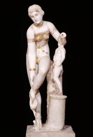 Statua della Venere che si slaccia un sandalo, Napoli, Museo Archeologico Nazionale