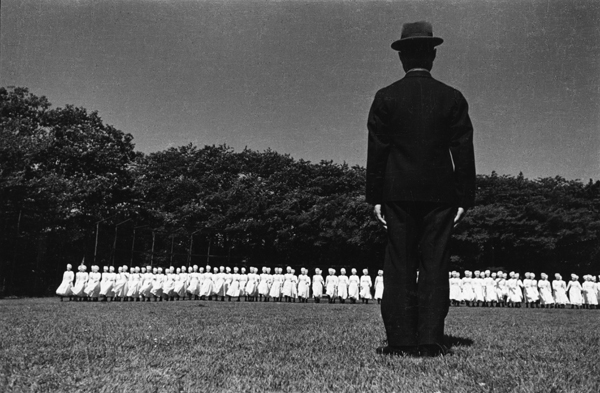 Esercitazioni del corpo infermiere militare, Azabu, Tokyo, 1938 535×748 - Ken Domon Museum of Photography