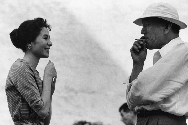 Kuga Yoshiko (attrice) e Ozu Yasujirō (regista), 1958 457×560 Ken Domon Museum of Photography