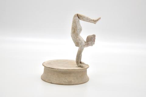 12.	Figurina femminile di acrobata Taranto, Museo Archeologico Nazionale di Taranto