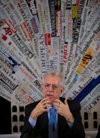Foto: Eric Vandeville. Mario Monti alla Stampa Estera, poche ore dopo l’approvazione del pacchetto “Salva-Italia”