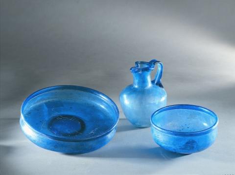 Brocchetta e coppetta in vetro blu (Boscoreale, invv.7520 - 7521)