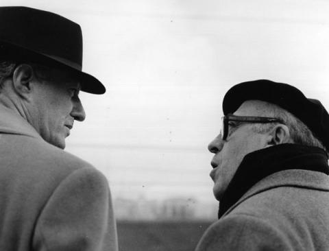 Vittorio De Sica e Cesare Zavattini durante i sopralluoghi per il film "Il tetto", 1955-56